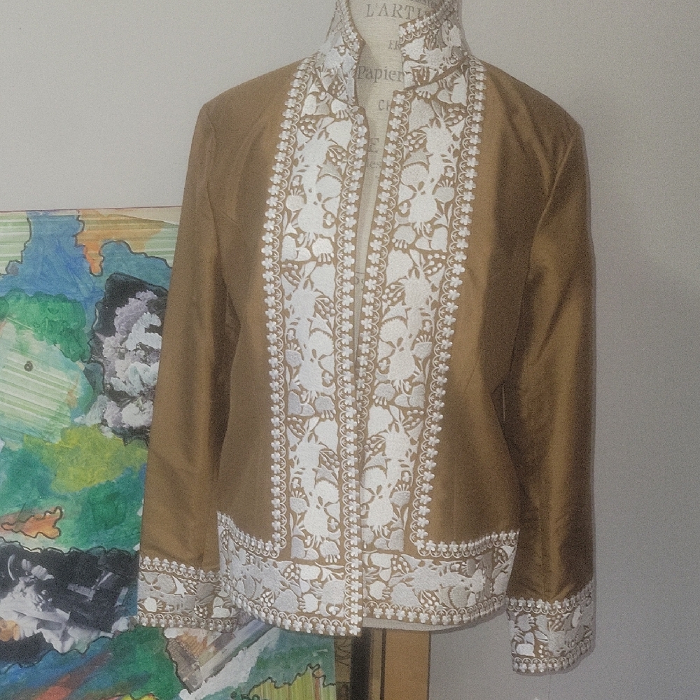 Bloomingdale's Cinnamon and White Embroidered Open Jacket